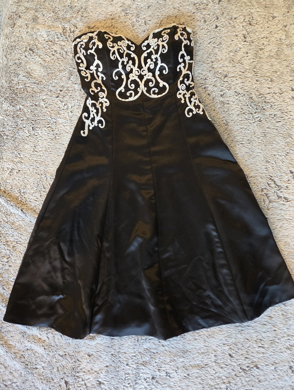 White House Black Market Black Strapless Dress with White Embroidery Sz 0